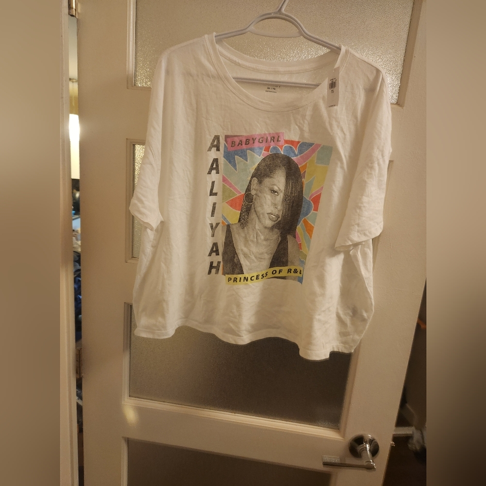 Crop top , size xxl , white w logo of alliyah